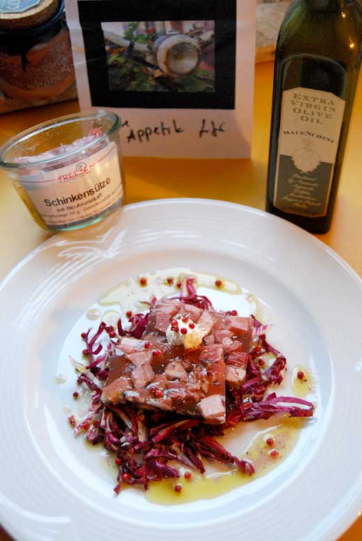 Schinken-Aronia-Sülze auf Radicchio-Salat