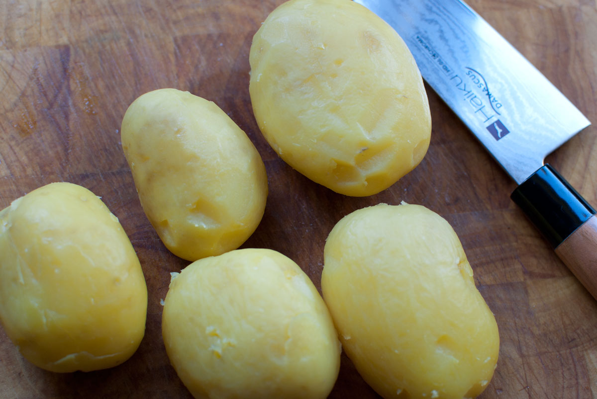 Pellkartoffeln für die Bratkartoffeln